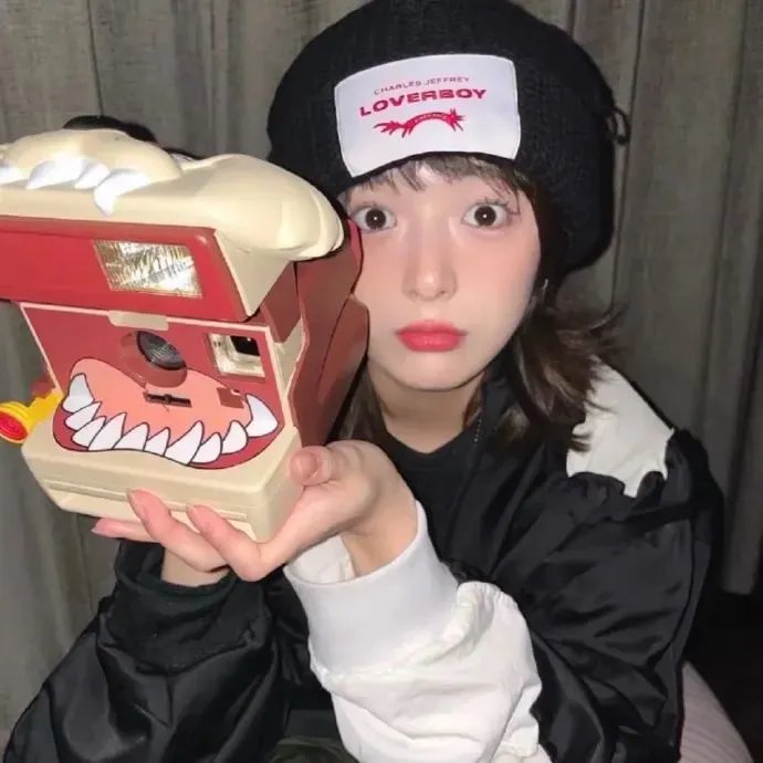 燃烧的月亮海报